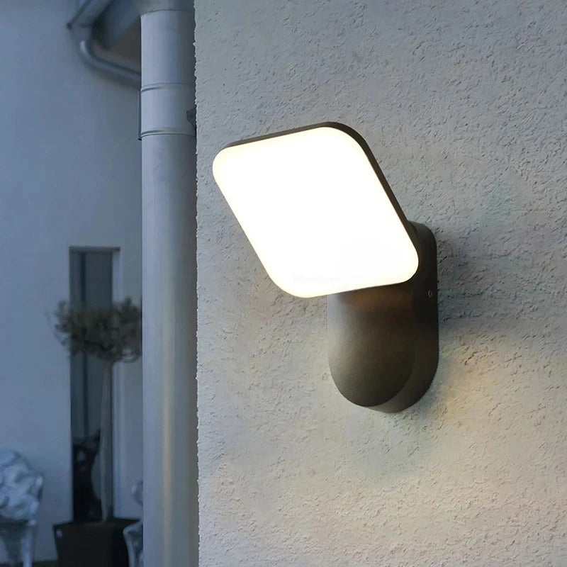 SLEEK SENSORED WALL LIGHT