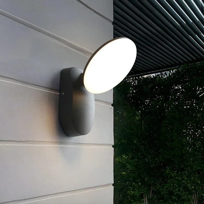 SLEEK SENSORED WALL LIGHT