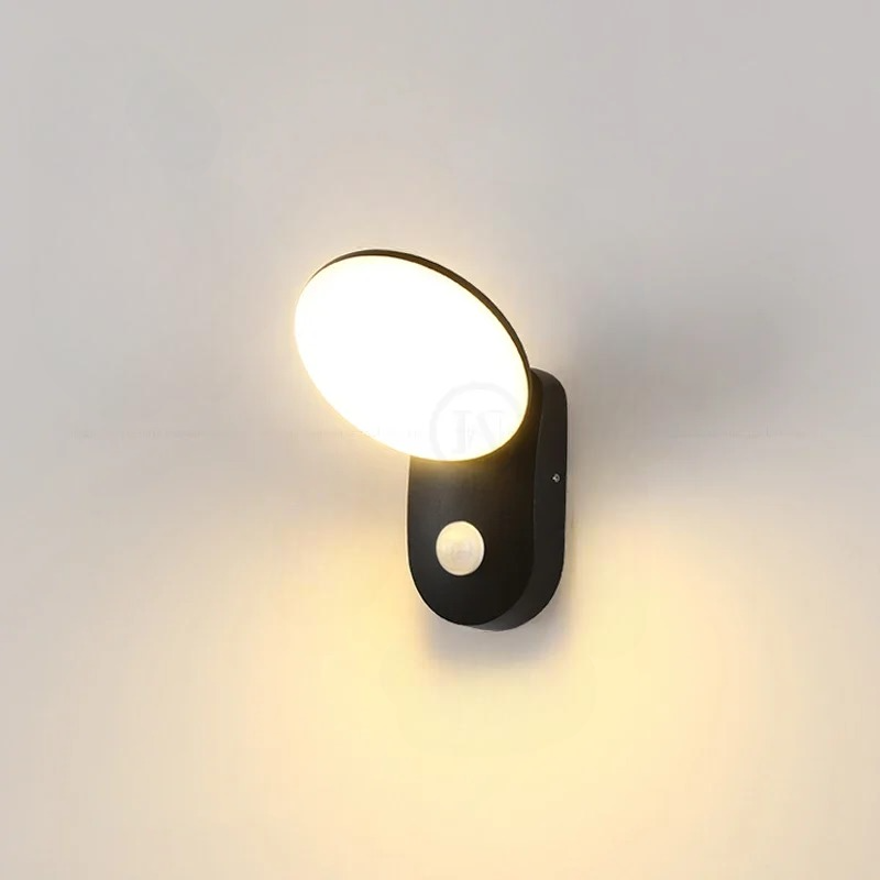 SLEEK SENSORED WALL LIGHT