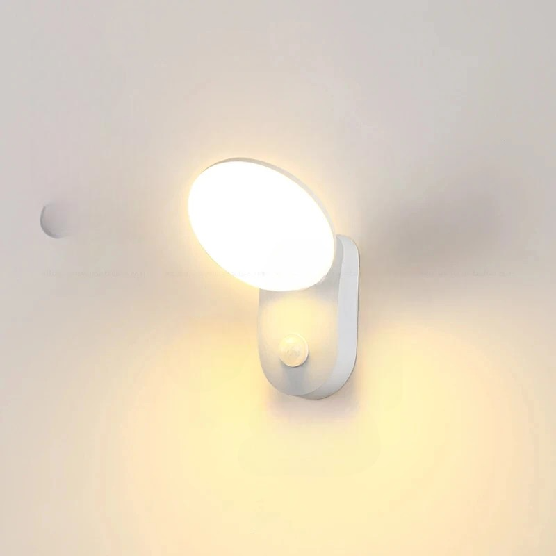 SLEEK SENSORED WALL LIGHT