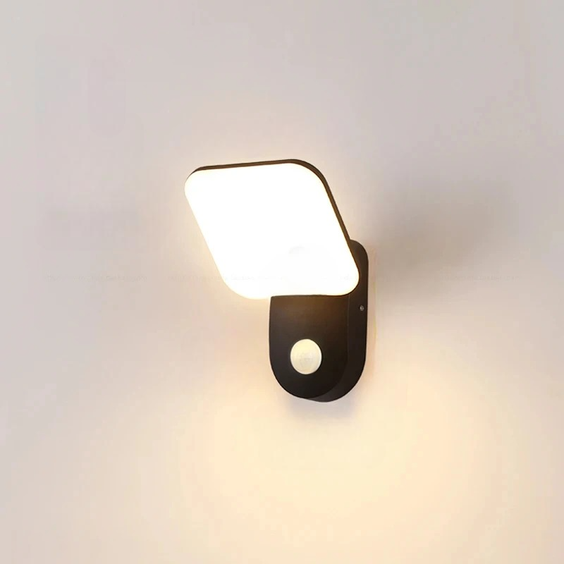 SLEEK SENSORED WALL LIGHT