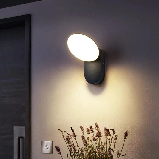 SLEEK SENSORED WALL LIGHT